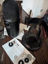 Blue Yeti Professional Multi-Pattern USB Condenser Microphone - Blackout