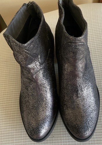 Not Rated Size 10 Women's Silver Glitter Ankle Man-made Boots, NWOT, heel zip