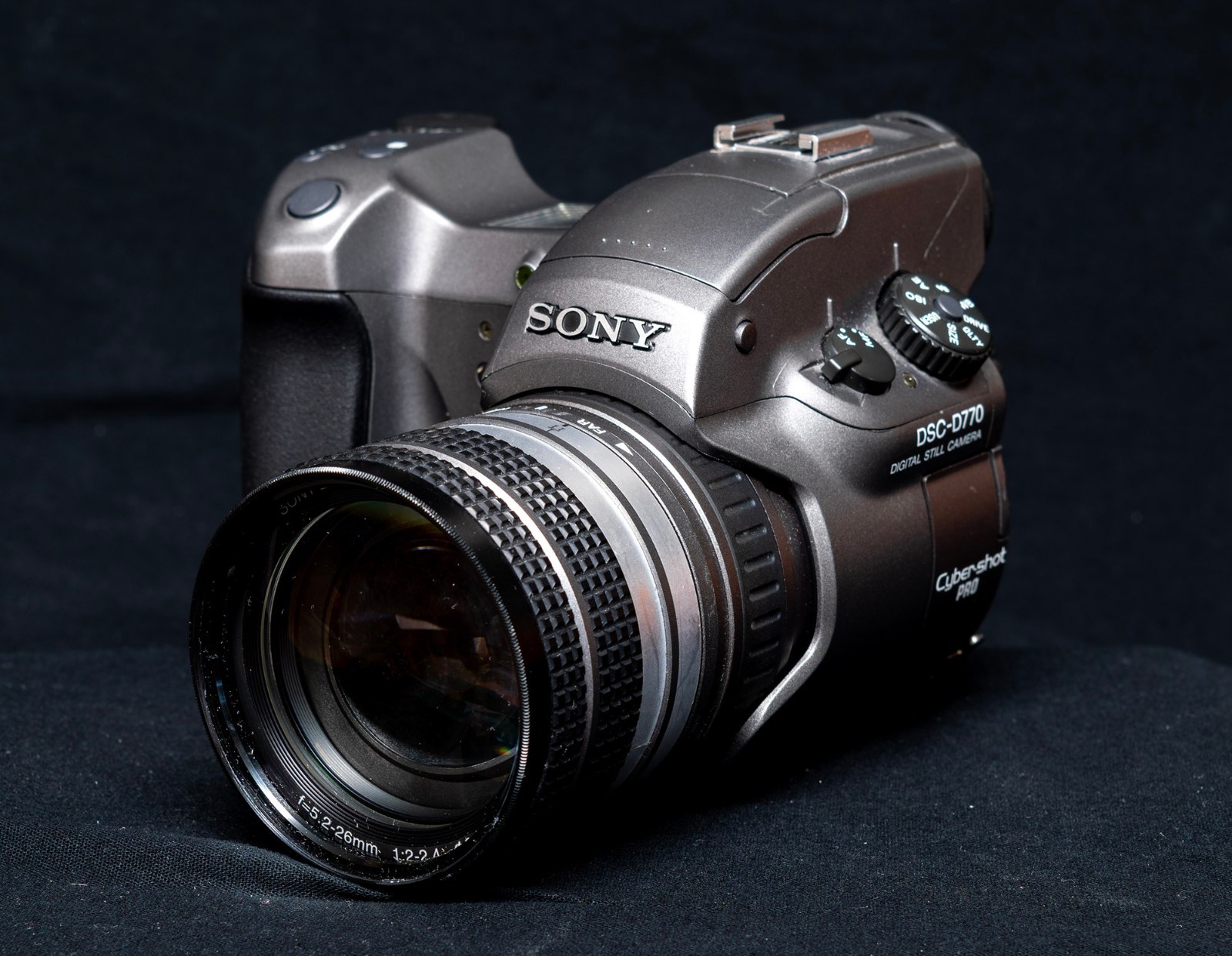 Sony CyberShot Pro DSC-D770 Digital Still Camera from 1998 - Powers On!