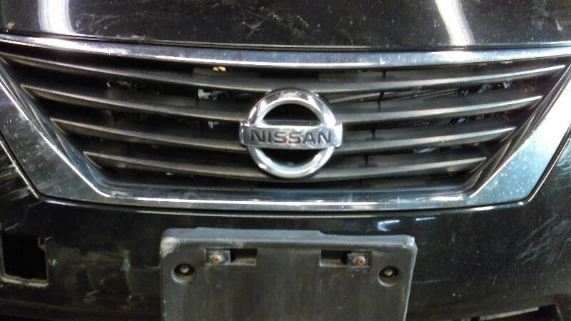 Condensador de aire acondicionado Nissan Versa 12-17 Foto 3 de 4