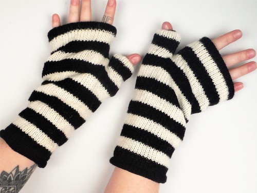 Fleece Lined Knitted Wool Wrist Warmers Unisex Boho Hippie Fingerless Gloves - Picture 35 of 141