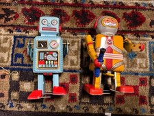 Vintage Retro Wind-Up Tin Toy Robot Astronaut Set Of 2