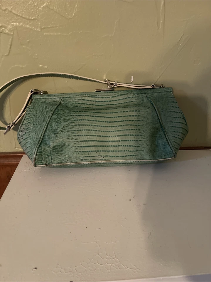 Cartera baguette de piel de cocodrilo verde Charles David para mujer Foto 3 de 4