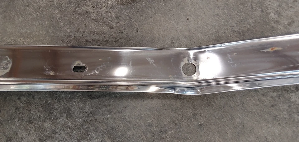 NICE 1975 1976 CHEVROLET LAGUNA FRONT BUMPER PAD CHROME TRIM 347349 - Image 4 of 4