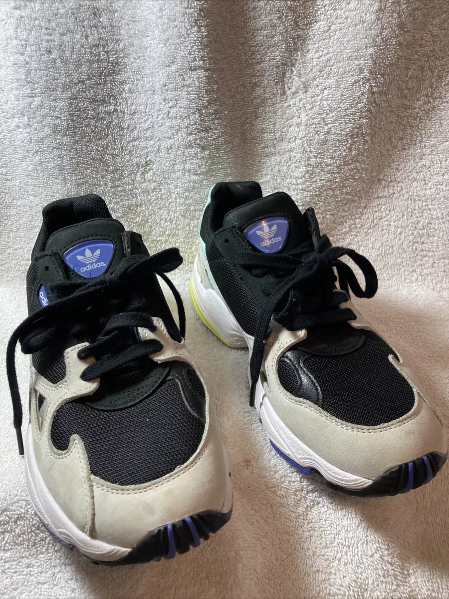 ADIDAS Torsion Low Top Shoes Size 8.5 In Good Condition. Preowned
