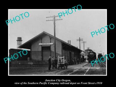 OLD LARGE HISTORIC PHOTO OF JUNCTION CITY OREGON THE S/P RAILROAD STATION c1910