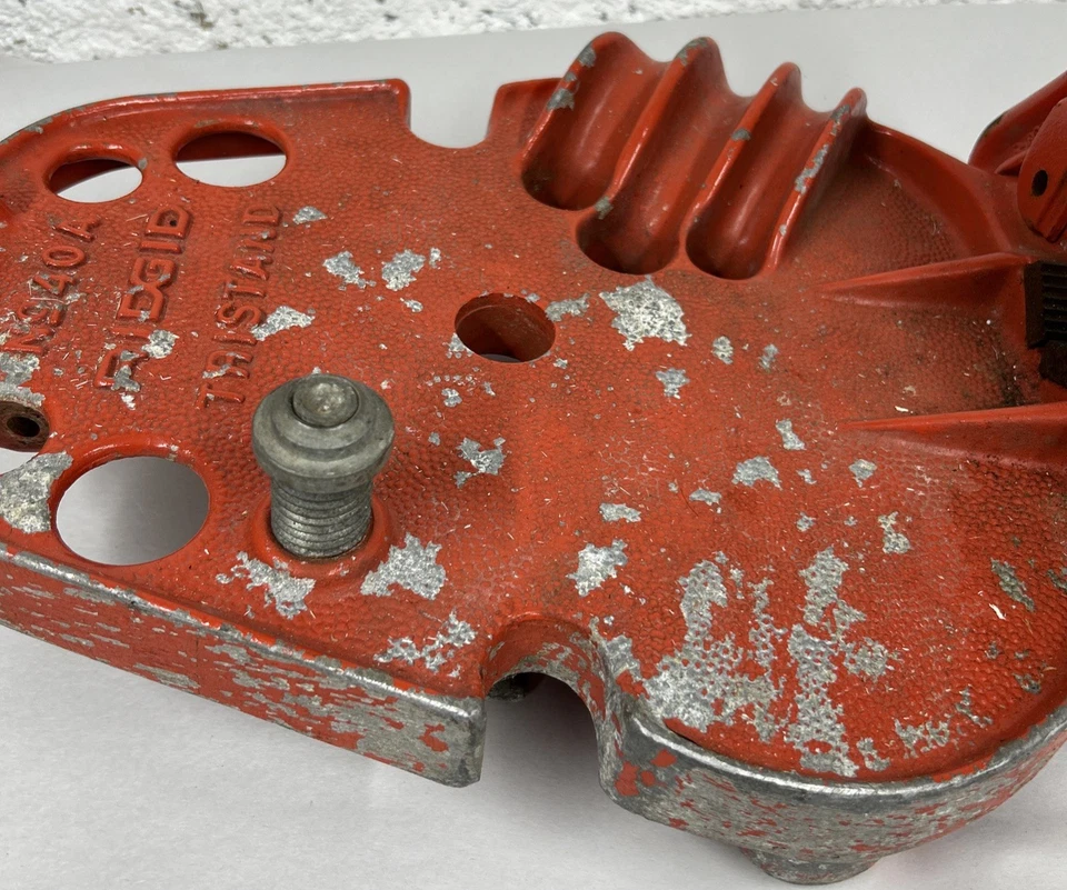 RIDGID No. 40A BASE ONLY Portable Yoke Pipe Vise 1/85" To 2-1/2" BASE ONLY!!!! - Image 2 of 4