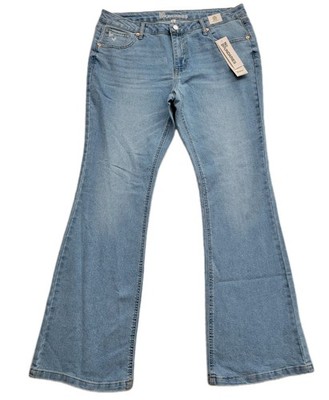 NEW No Boundaries Size 16 Women's Mid Rise Boot cut light Wash Jeans