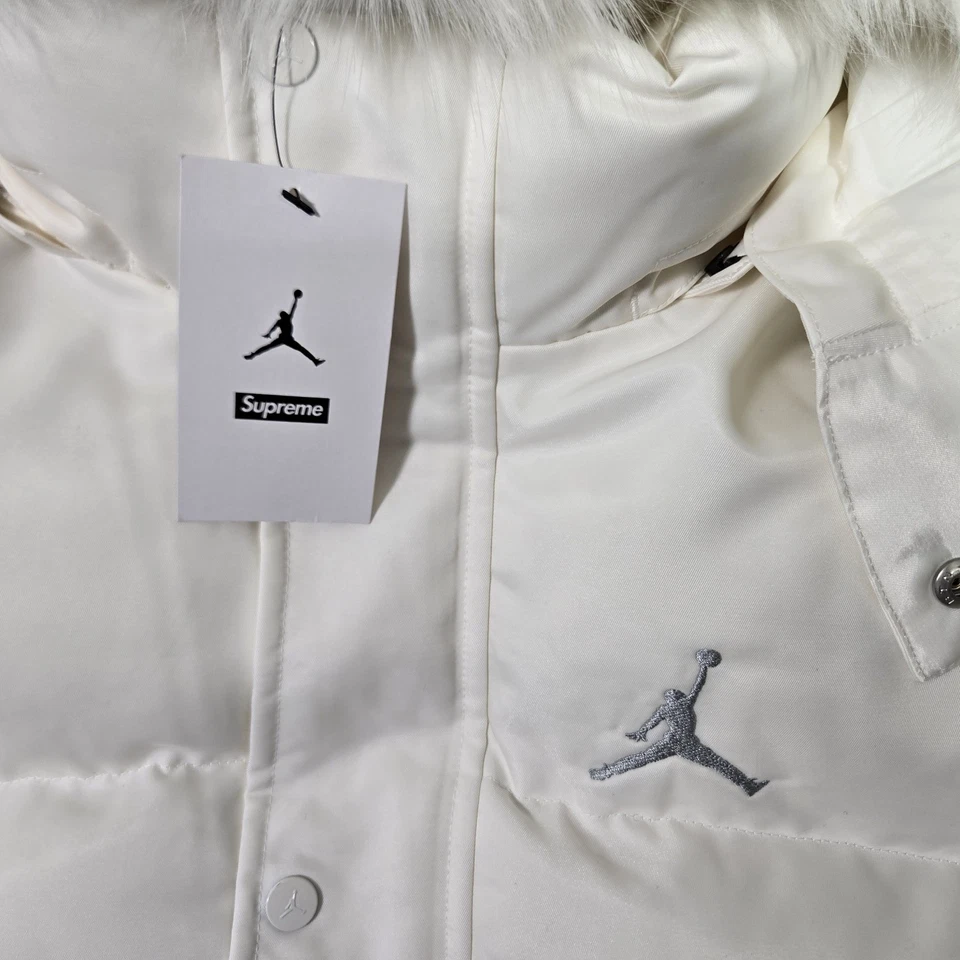 Jordan X SUPREME White Puffer Down Jacket Mens Large HF0828-133 L - Image 3 of 4