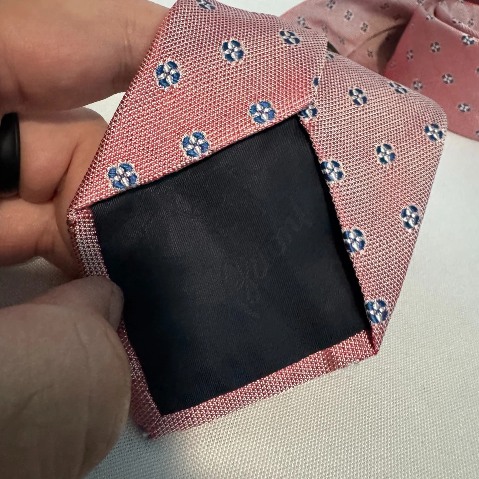 Gravata Brioni rosa azul geométrica 100% seda feita na Itália 59 x 3 LEIA - Imagem 3 de 4