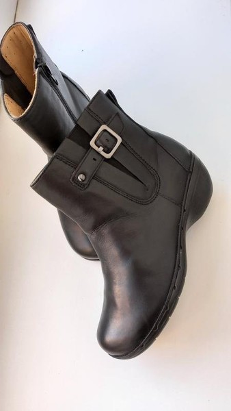 Women Clarks Boots Black Leather 37.5 #7C91