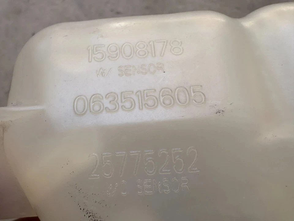 OEM, 2008-2012 Chevy Malibu & Pontiac G6 Coolant Recovery Tank #15908178 Foto 4 de 4