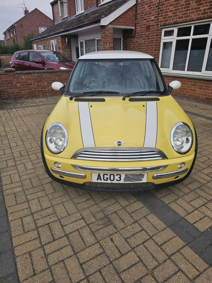 MINI Cooper RC32 1.6 2003 only 52 thousand miles on clock Genuine Milage