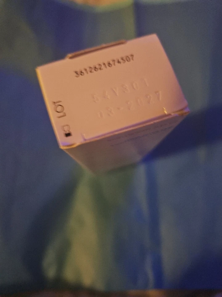 🎃LA ROCHE-POSAY REDERMIC RETINOL EYES🎃 Foto 2 de 2