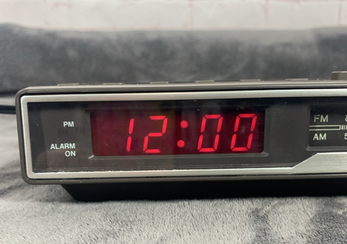 Vintage Sears SR1000 Series AM/FM Clock Radio Sears Roebuck Original Box - Picture 3 of 15