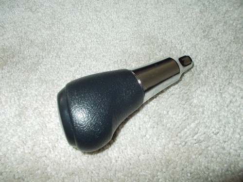 Toyota RAV4 2017 Vinyl Automatic Shift Knob OEM- Black - Picture 2 of 5