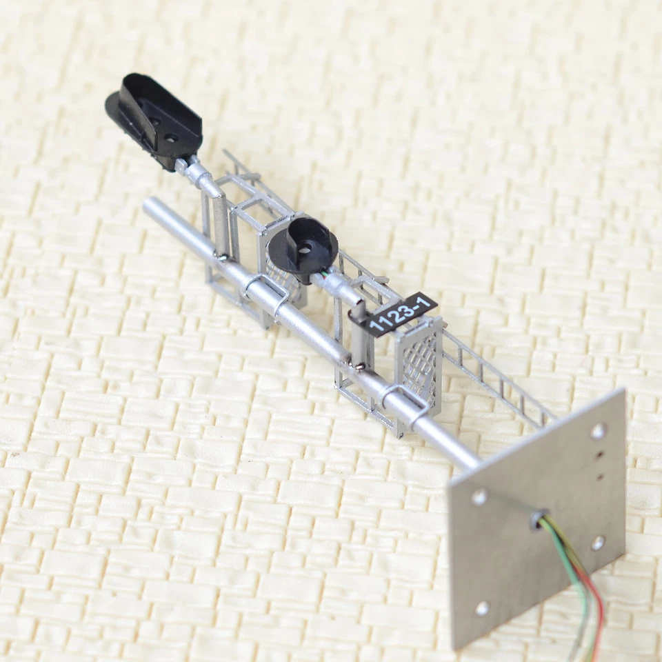 1 x HO scale model 3 colors block signal full sunshield 3+1 targets metal #F31 - Image 4 of 4