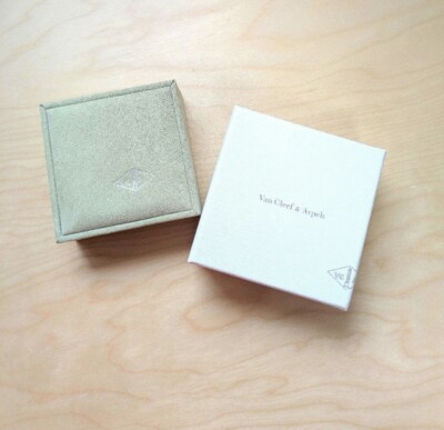 Van cleef & Arpels genuine Earrings empty case Green suede VCA Jewelry box Japan