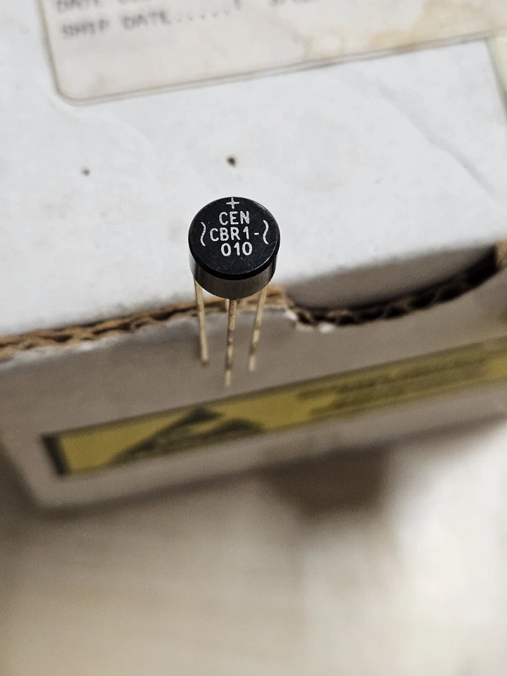 Cantidad 247 Central Semiconductor CBR1-D010Bridge Rectificador. 4 terminaciones. Un lote Foto 4 de 4
