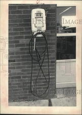 1977 Press Photo Air pump at New York gas station - tub11524