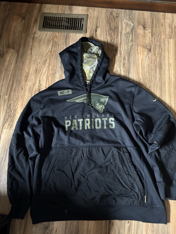 Moletom com capuz Nike New England Patriots saudação ao serviço - Imagem 2 de 4