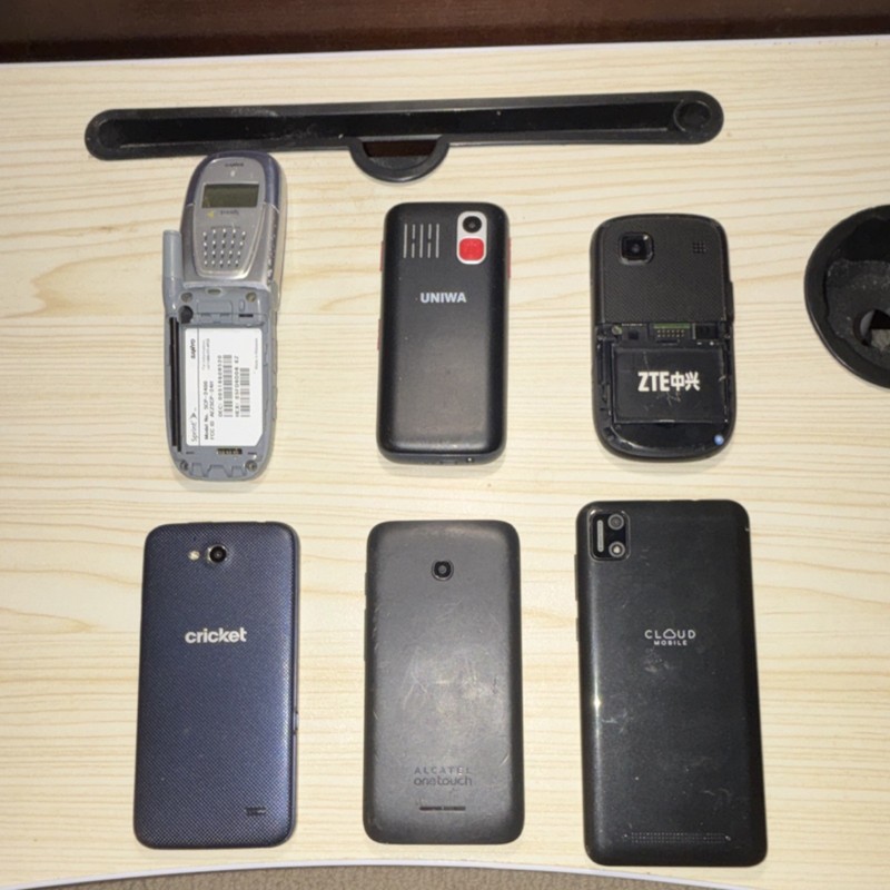 Assorted Lot of Untested Cell Phones - Lot of 6