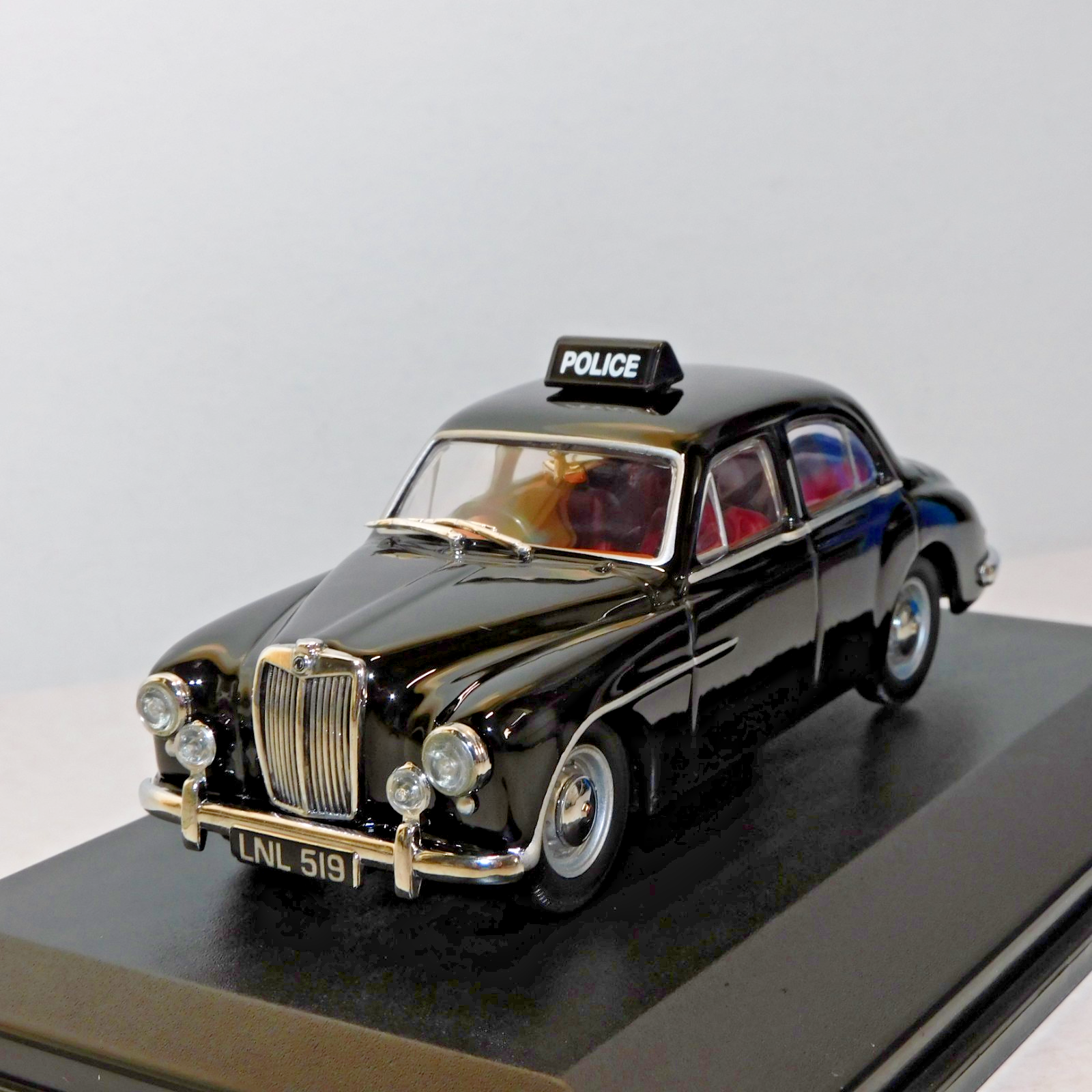 OXFORD DIECAST MG ZA MAGNETTE BLACK POLICE 1/43 MGZ003
