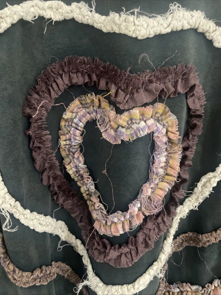 Sudadera Oli & Hali Mediana Verde Bosque con Patrón de Corazón Texturizado Foto 3 de 4