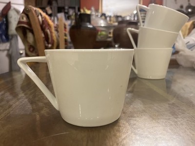 Set aus 4 modernen weißen Tee Kaffeetassen Tassen. Cargo.  