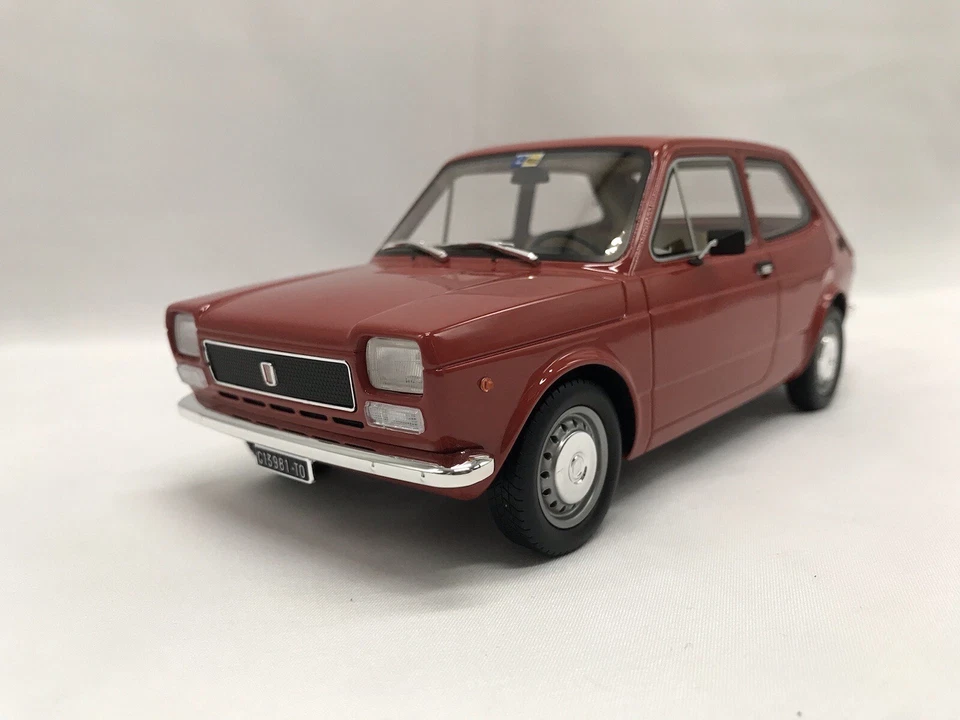 Fiat 127 prima serie 1972, Rosso 3 porte 1:18 - Laudoracing - Immagine 2 di 4