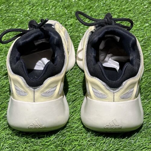 Taglia 9,5 - Adidas Yeezy Boost 700 V3 Azael - Glow In The Dark - Foto 7 di 11