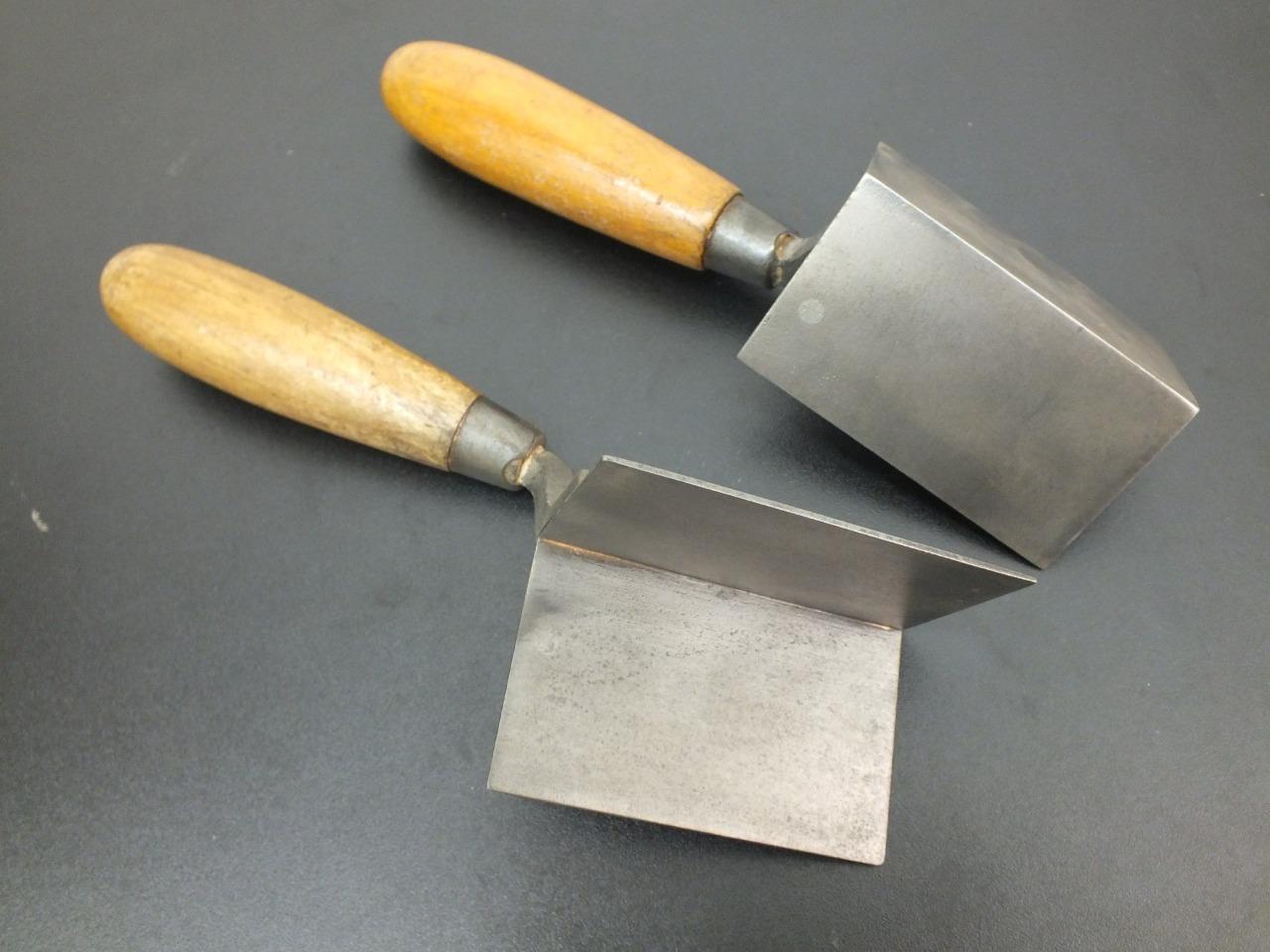 PAIR VINTAGE PLASTERERS EXTERNAL INTERNAL CORNER TROWELS BY TYZACK