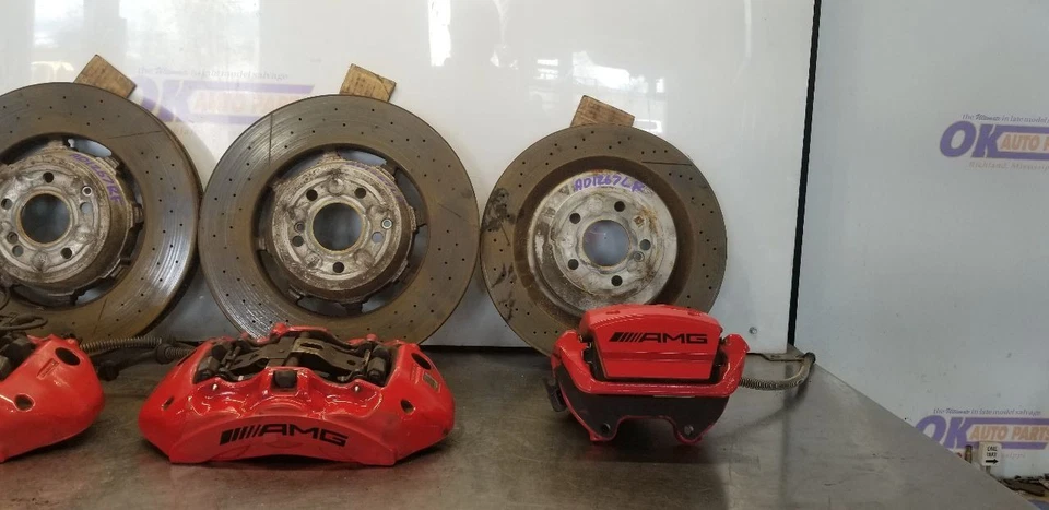 18 MERCEDES BENZ AMG C63S W205 BRAKE CALIPER SET WITH ROTORS FRONT AND REAR RED - Image 4 of 4