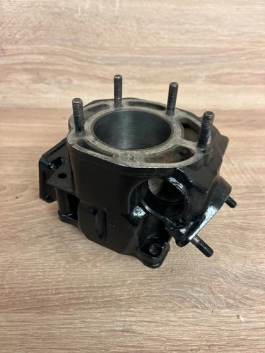YPVS 350 LHS CYLINDER 0.5 PORTED CAH1