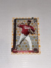 Cincinnati Reds Yosver Zulueta 2025 Topps Baseball Holiday Foil Rookie Card