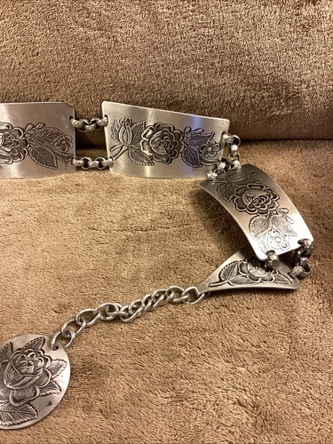 Vintage Hammered Aluminum Rose Embossed Silver Belt 32” Long - Picture 5 of 6