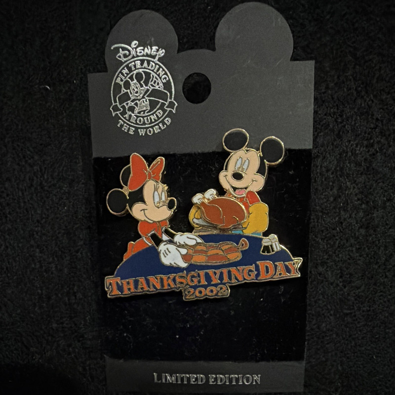 Disney Walt Disney World Mickey & Minnie Thanksgiving 2002 LE Pin