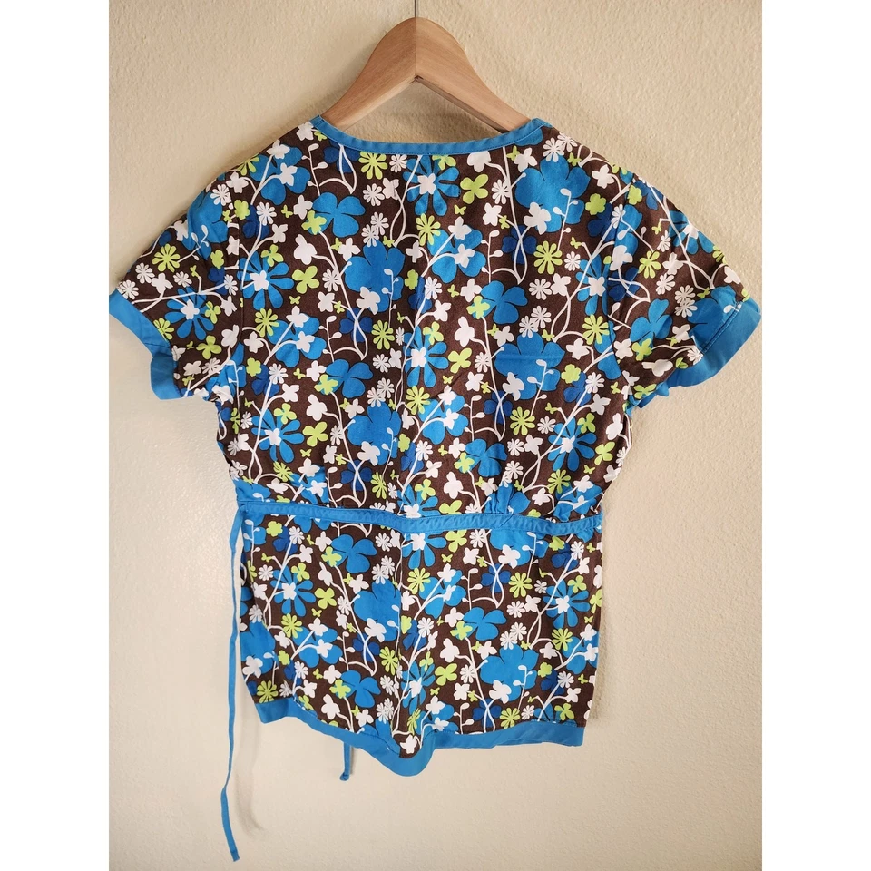 Blusa Médica Para Mujer KOI by KATHY PETERSON Marrón Azul Blanco Talla S Foto 2 de 4