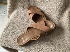 COACH and Four Leather Sandals Made In Italy Tan 8 Women’s Slip On Slides