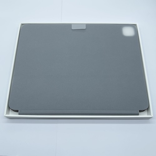 Apple Magic Keyboard for iPad Pro 13 M4 Black - British English A2974 MWR53B/A - Picture 3 of 10