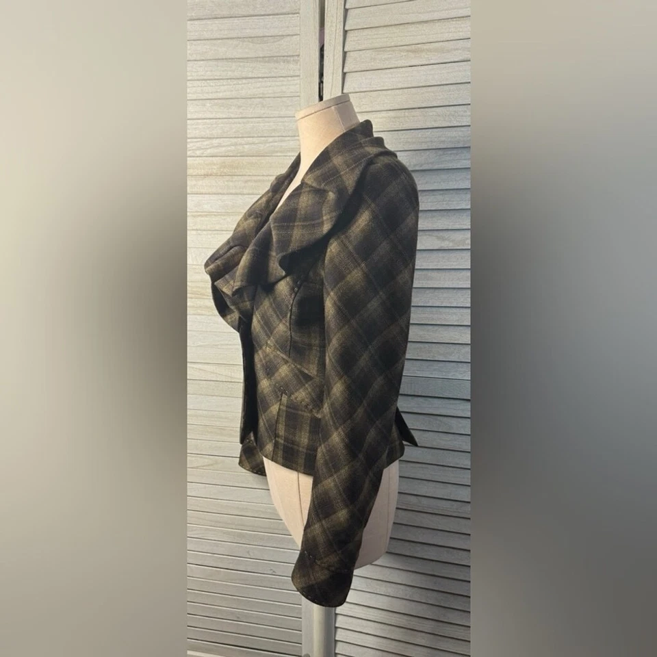 BCBG Plaid Ruffle Women's Jacket. Size Small. Y2K. Excellent Condition - Image 3 of 4