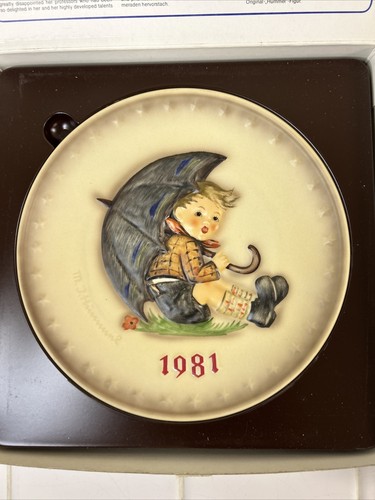NEW 1981 HUMMEL GOEBEL 11TH EDITION PLATE UMBRELLA BOY w/BOX #274 - Picture 2 of 8