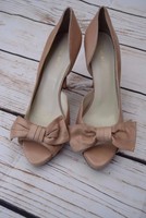 Nine West Ladies Bow Courts Shoes Colour Beige Size 9 K1 Nine West Ladies Bow Courts Shoes Colour Beige Size 9 K1