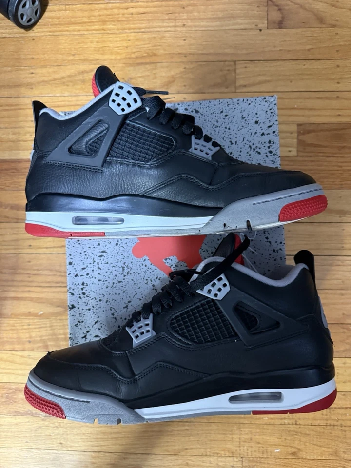 Talla 11 - Air Jordan 4 Retro Bred Reimaginado Foto 2 de 4