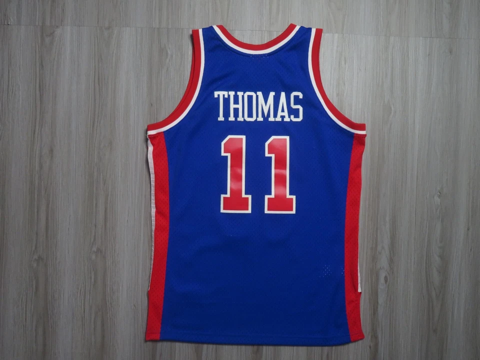 Camiseta Mitchell & Ness Detroit Pistons Isaiah Thomas usada 1988-1989 Foto 2 de 4