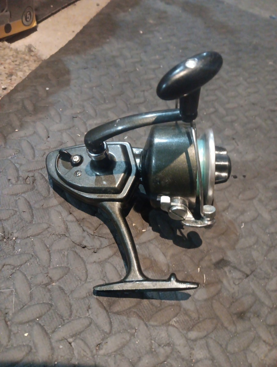 Vintage SHAKESPEARE 2240 II BALL BEARING Surf/Boat Spinning Reel