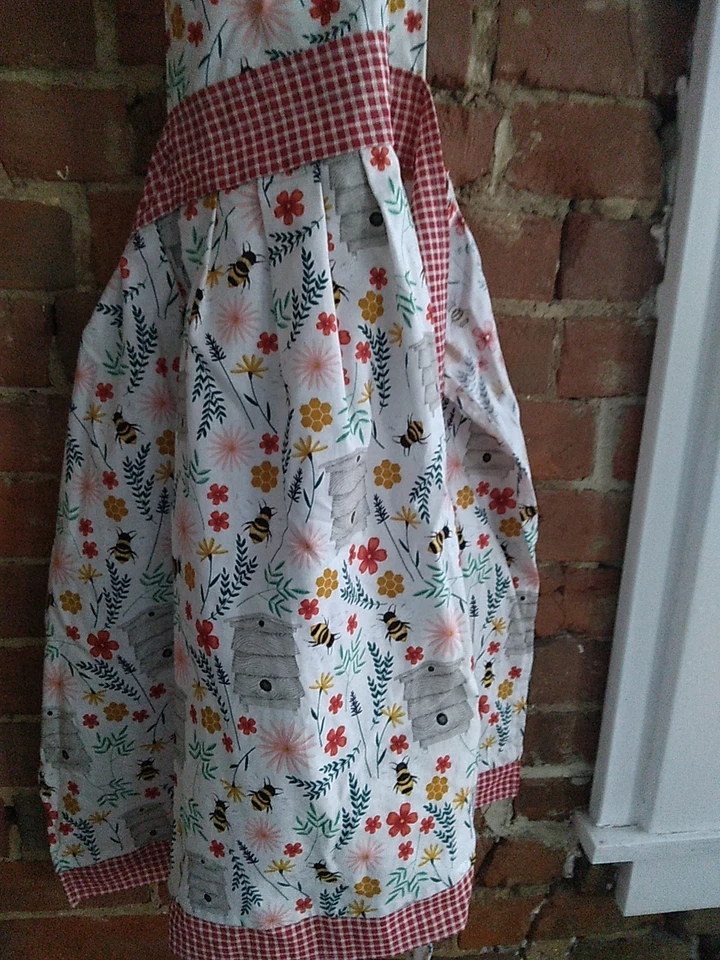 Delantal completo de abejas y flores Foto 4 de 4