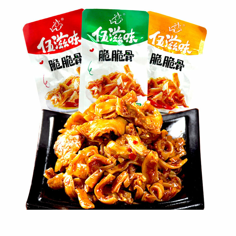 Bolsas pequeñas crujientes picantes/picantes y saladas 14 g x 10湖南特产伍滋味脆脆骨麻辣/香辣 14 gx10小袋