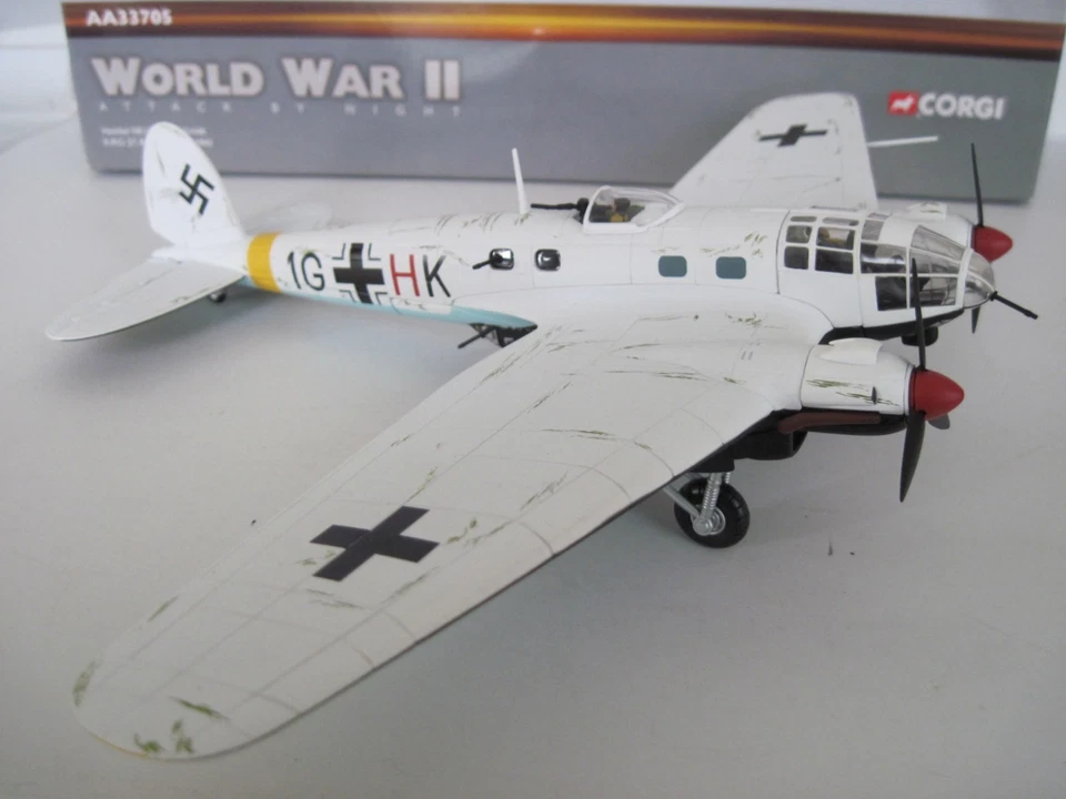 Corgi Aviation Archive AA33705 Heinkel He 111 H-6 Russia 1943 1/72 - Image 2 of 4