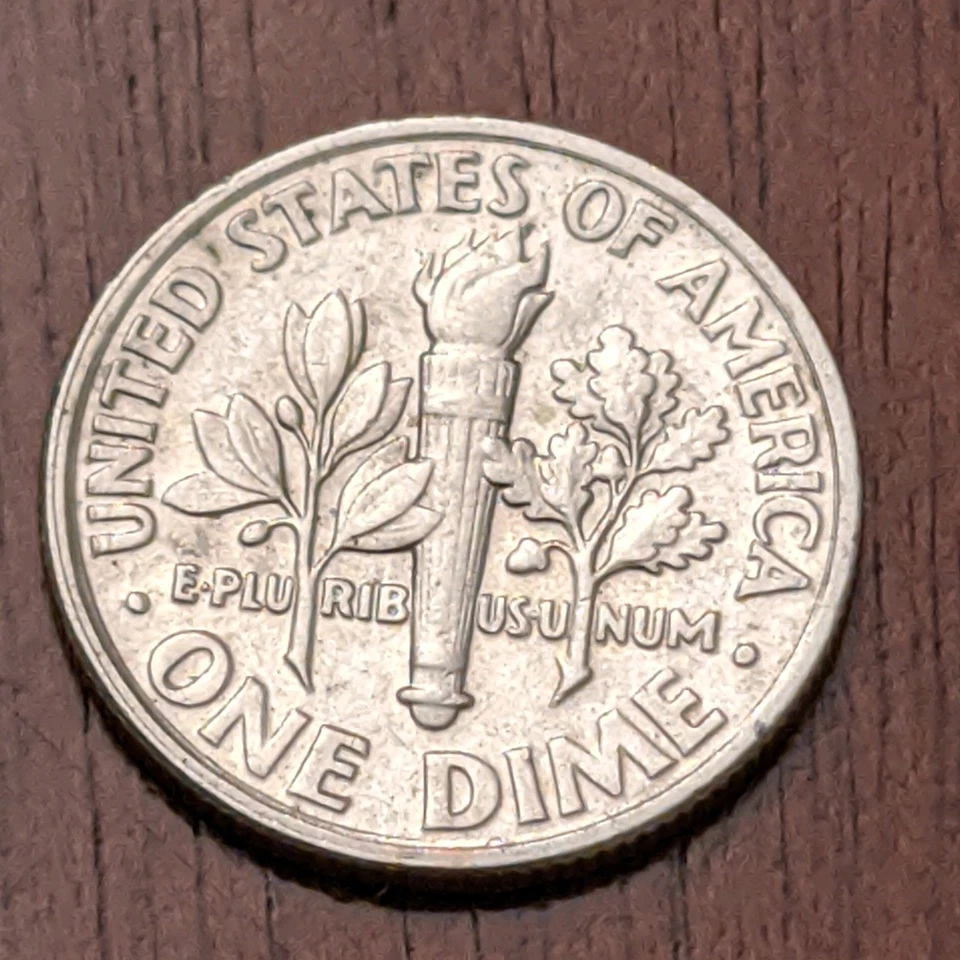 Чрезвычайно редкая монета номиналом 10 центов 1996 с изображением Рузвельта P как новая с ошибкой. "Двойной удар" - Изображение 4 из 4